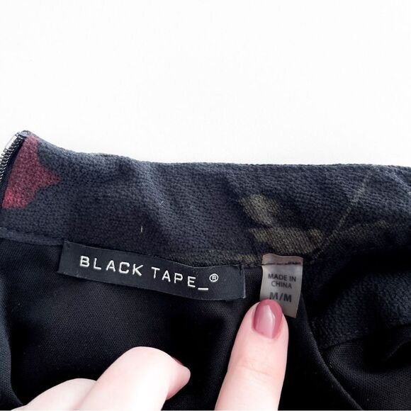 Black Tape_ Dress Burgundy Floral Short Sleeved V-Neck Sheath Back Zip Women's M - Picture 5 of 9